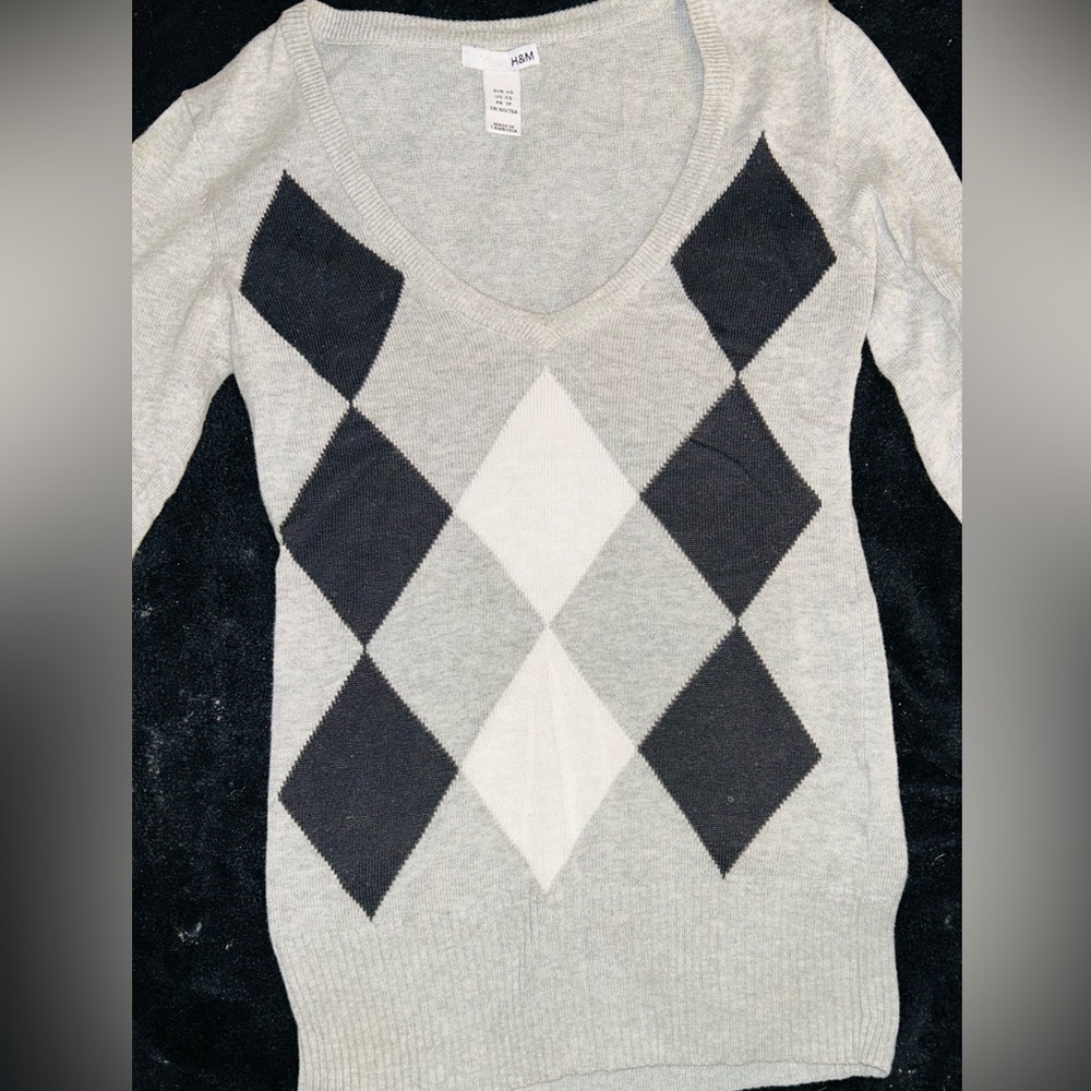 H & M V-neck Argyle Sweater